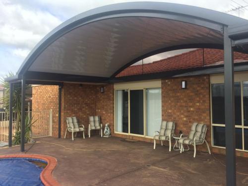 Curved roof open end