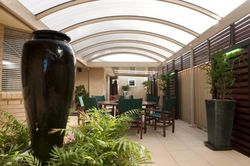 curved-roof-pergola